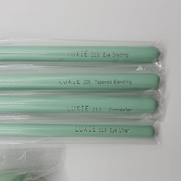 LUXIE FLORALS BRUSH SET - 5 Piece Set - Picture 4 of 12